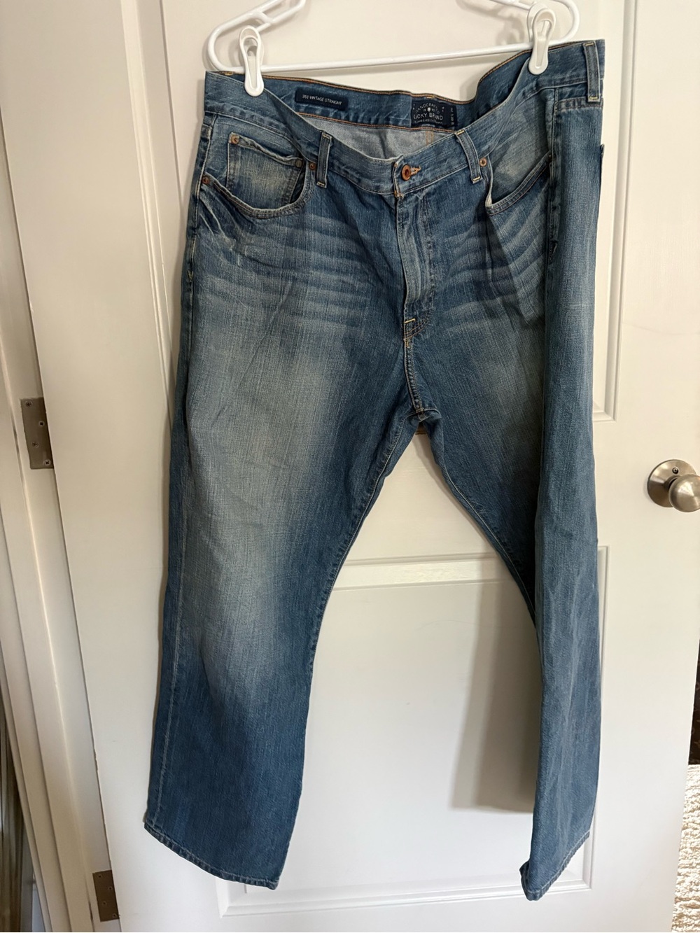 Like new- Lucky Brand Vintage Straight 361 Men's Light Blue Relaxed Jeans, 40/30